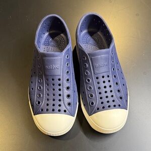 NATIVE Jefferson Shoes Navy Blue Kids; Sz C12